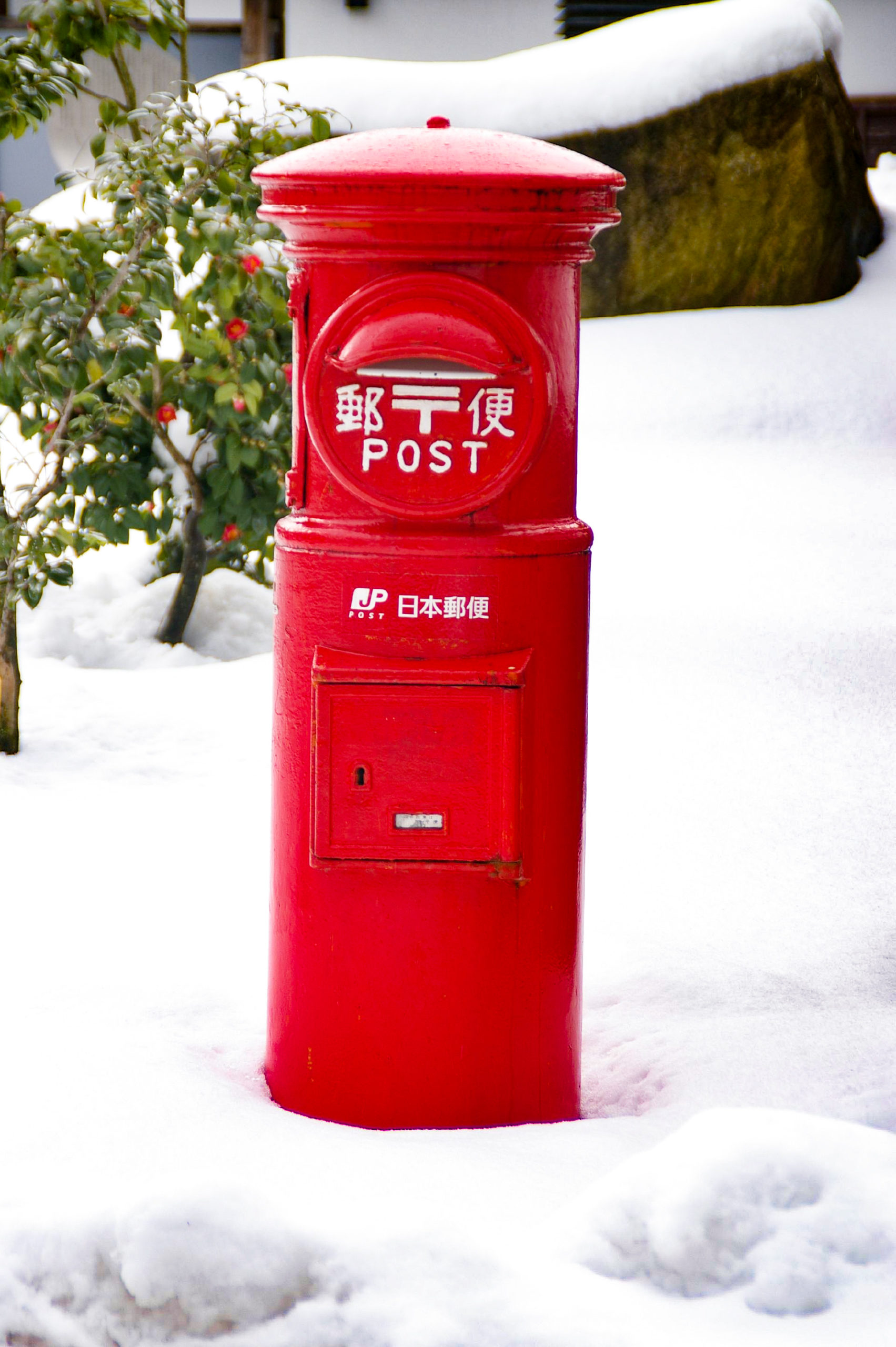 雪の日の郵便ポスト