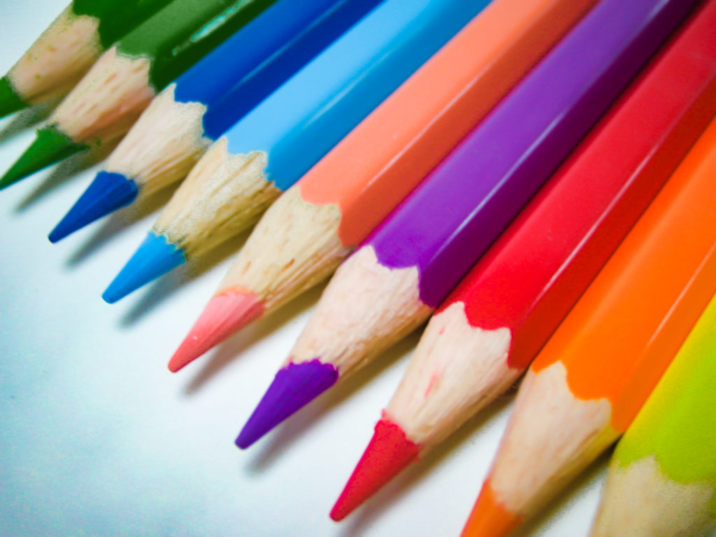 いろんな色の色鉛筆