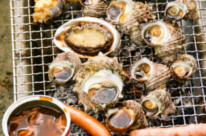 まだ焼けていない？魚介のバーベキュー